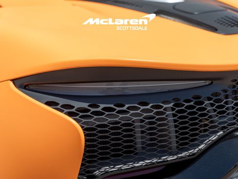 Used 2023 McLaren Artura RWD image 21