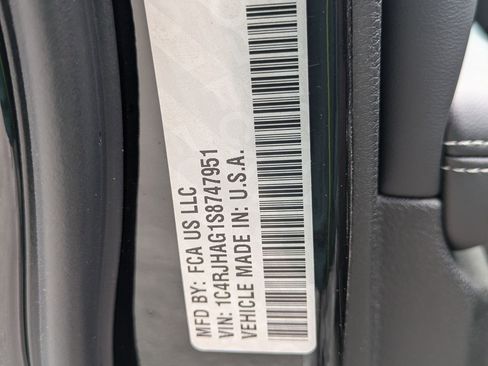 New 2025 Jeep Grand Cherokee image 33