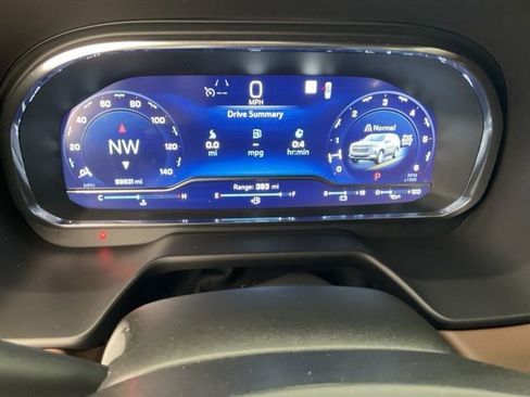 Used 2023 Chevrolet Suburban High Country image 9