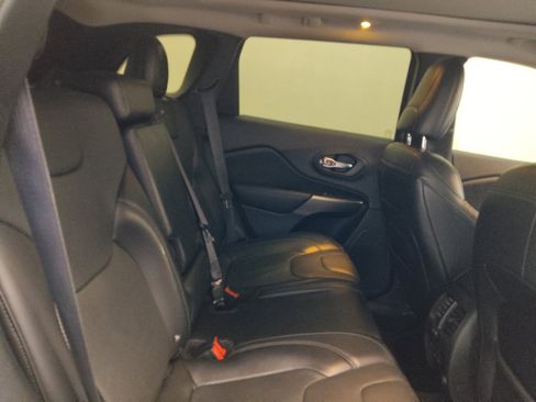 Used 2019 Jeep Cherokee Limited AWD/4WD image 19