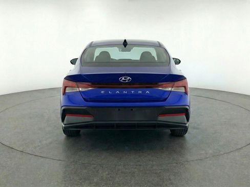 Used 2025 Hyundai Elantra SEL image 7