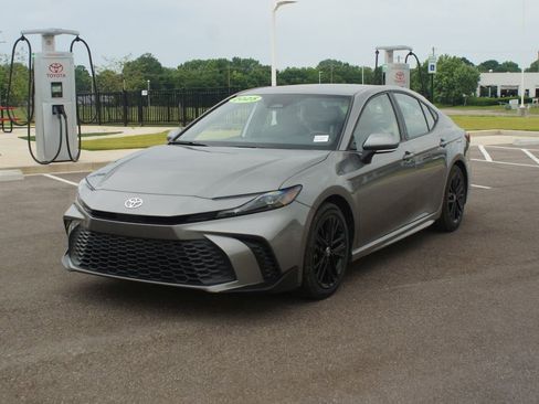 Used 2025 Toyota Camry SE FWD image 23