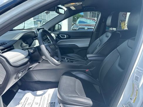 Used 2025 Jeep Compass Limited AWD/4WD image 11