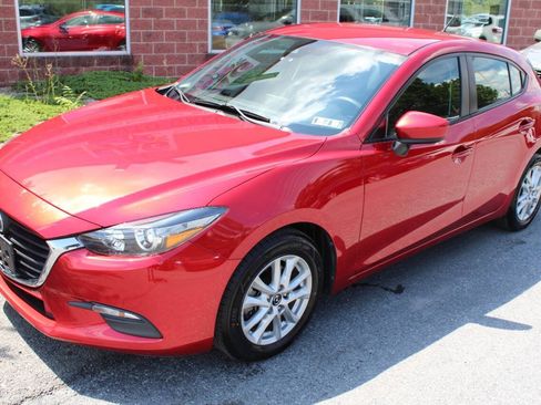 Used 2018 MAZDA MAZDA3 Sport FWD image 2