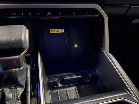 Used 2024 Toyota Tundra Limited image 25