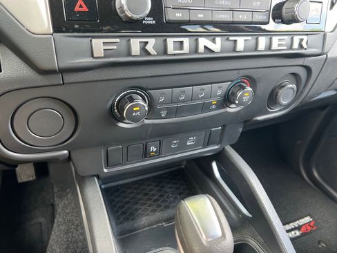 Used 2025 Nissan Frontier SV RWD image 22