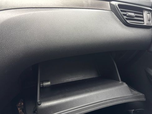 Used 2020 Nissan Rogue Sport S w/ Appearance Package FWD image 31