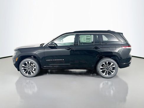 New 2025 Jeep Grand Cherokee Overland w/ Luxury Tech Group IV AWD/4WD image 4