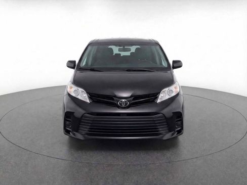 Used 2020 Toyota Sienna L image 3