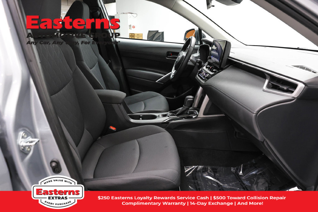 Used 2025 Toyota Corolla Cross LE FWD image 23