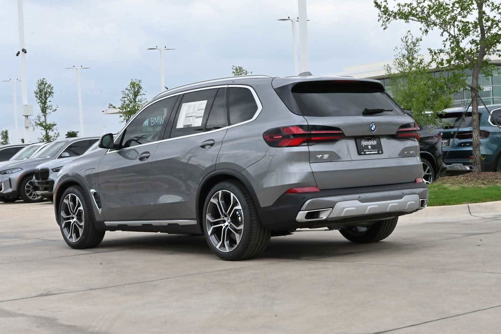 Used 2026 BMW X5 xDrive50e w/ Executive Package AWD/4WD image 6