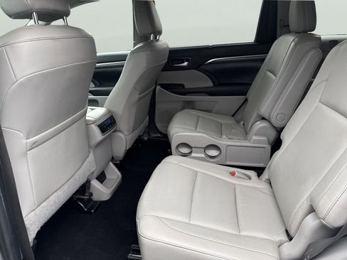 Used 2019 Toyota Highlander Limited image 13