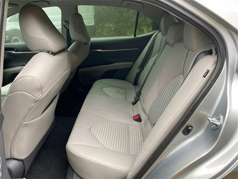 Used 2021 Toyota Camry SE image 9