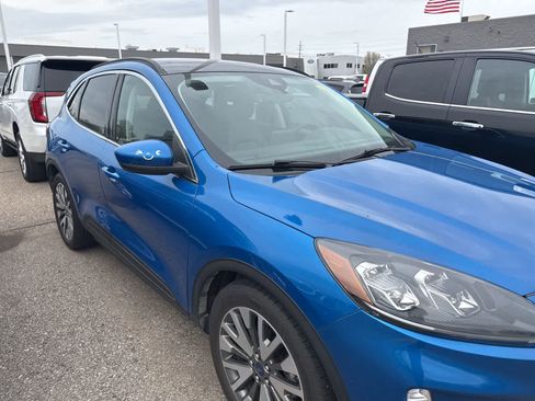 Used 2021 Ford Escape Titanium FWD image 9