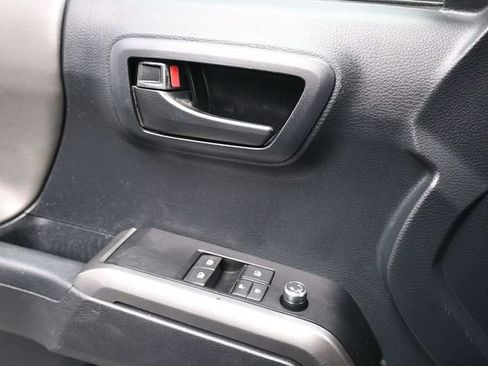 Used 2018 Toyota Tacoma SR5 image 24