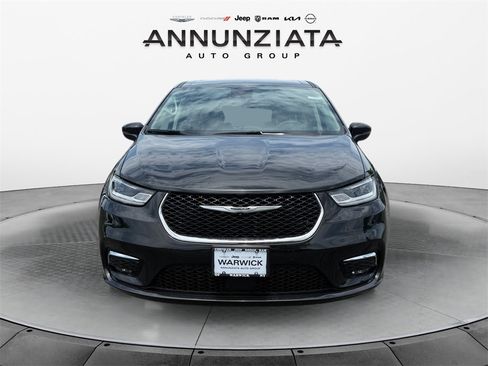 Certified 2023 Chrysler Pacifica Touring-L image 8