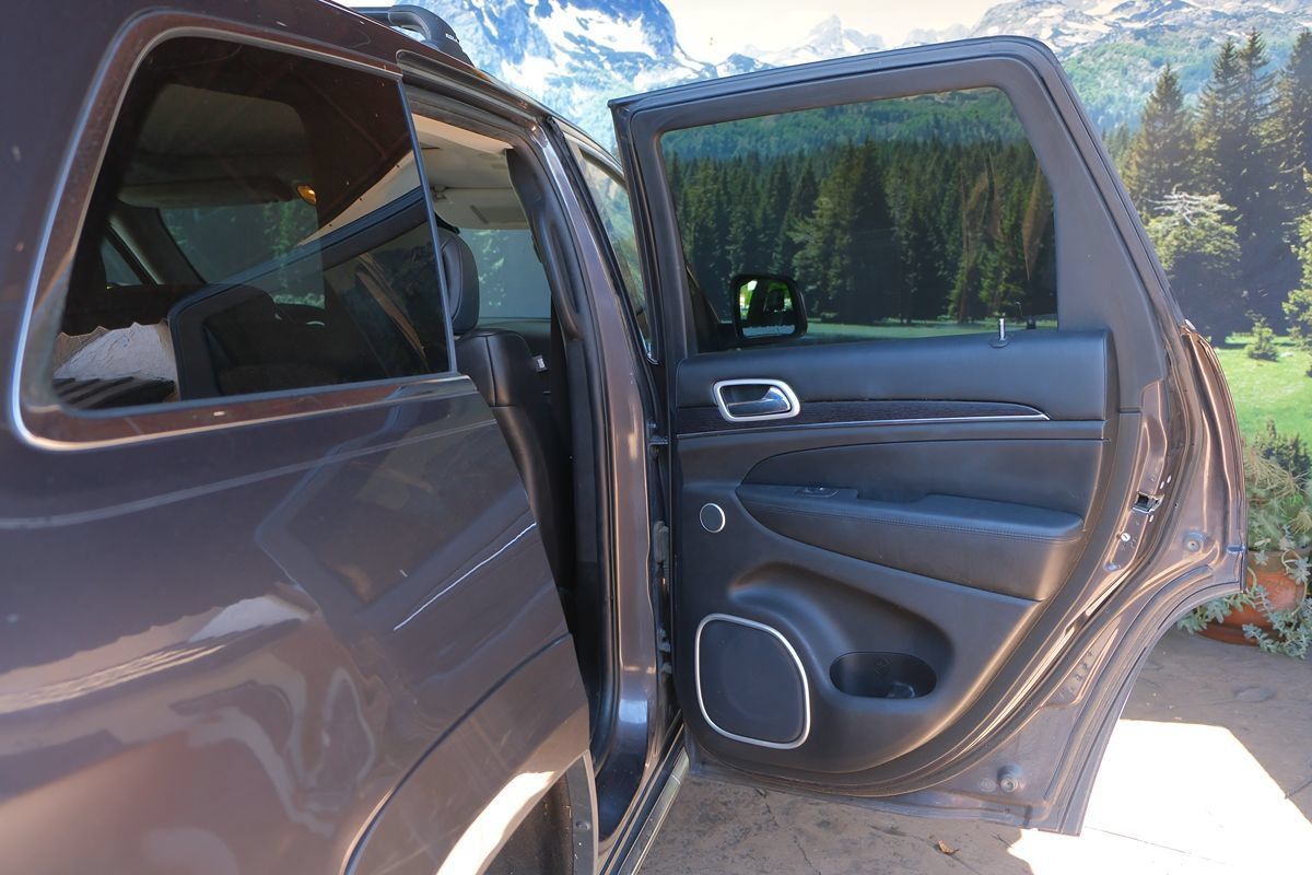 Used 2018 Jeep Grand Cherokee Summit w/ Skid Plate Group AWD/4WD image 33