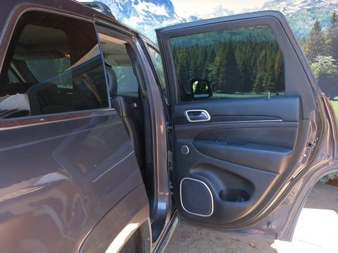 Used 2018 Jeep Grand Cherokee Summit w/ Skid Plate Group AWD/4WD image 33