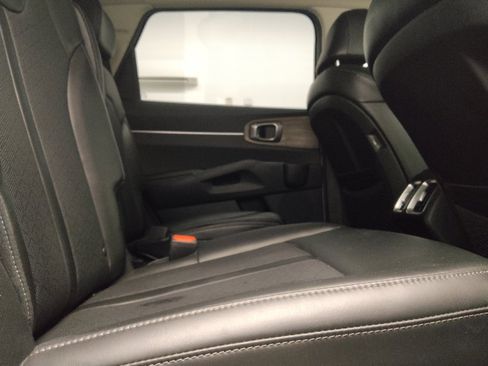 Used 2023 Kia Sorento EX w/ Panoramic Sunroof Package FWD image 19