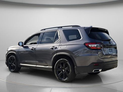 Used 2025 Honda Pilot Black Edition image 7