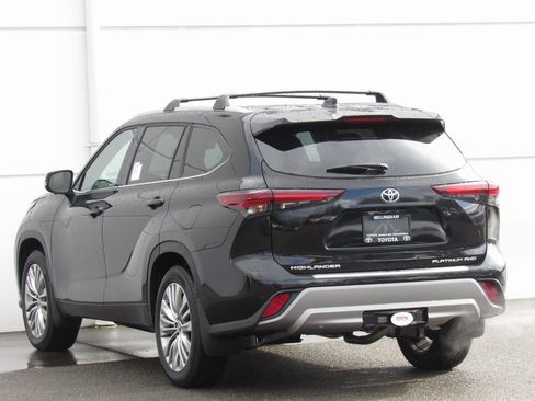 New 2025 Toyota Highlander Platinum image 5