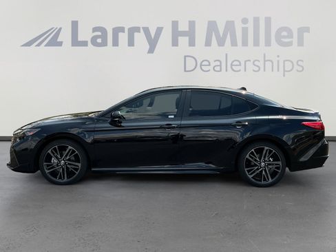 Used 2025 Toyota Camry XSE FWD image 2