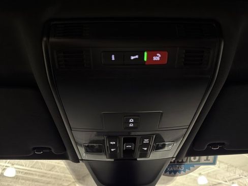 Certified 2023 Volkswagen Tiguan SEL R-Line image 35