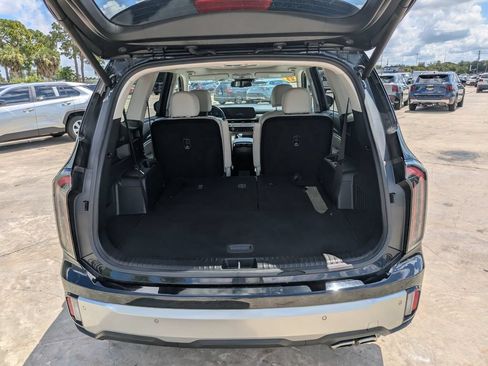 Used 2023 Kia Telluride EX w/ EX Captain's Chair Package FWD image 12