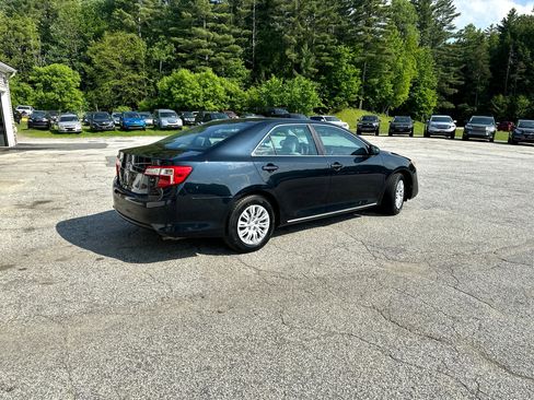 Used 2014 Toyota Camry SE image 4