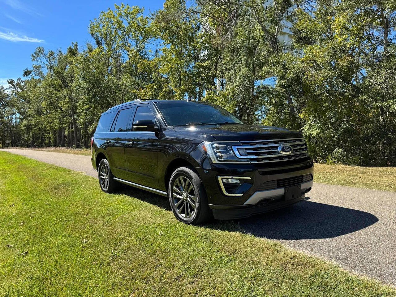 Used 2021 Ford Expedition Limited AWD/4WD image 2