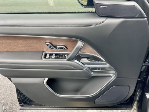 Certified 2025 Land Rover Range Rover SE image 12