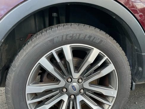 Used 2018 Ford Explorer Platinum AWD/4WD image 9