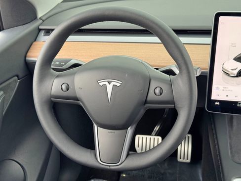 Used 2022 Tesla Model Y Performance image 18