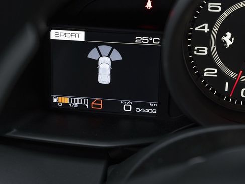 Used 2016 Ferrari 488 GTB Base image 24