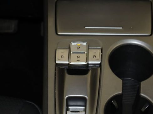 Used 2021 Hyundai Kona Limited FWD image 25