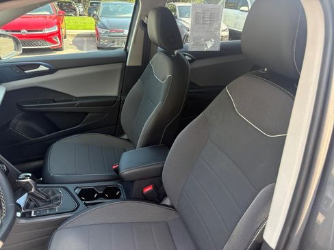 Certified 2023 Volkswagen Taos SE FWD image 30