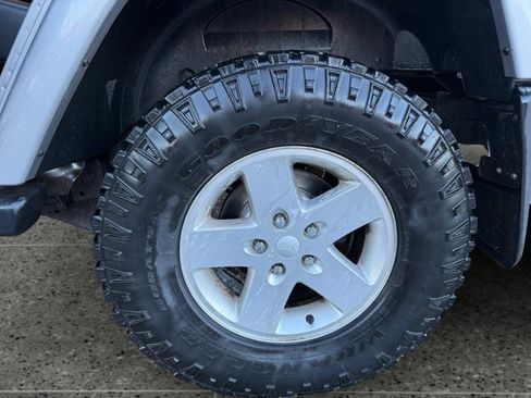 Used 2016 Jeep Wrangler Unlimited Sahara w/ Dual Top Group image 14