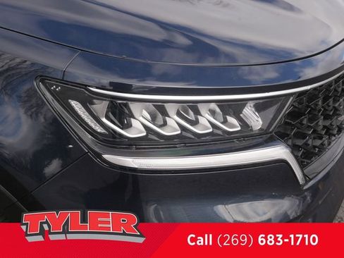 Used 2023 Kia Sorento EX image 10