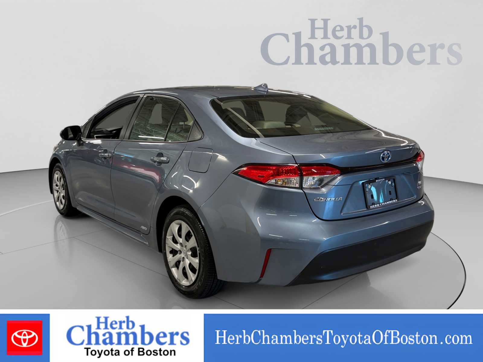 Used 2025 Toyota Corolla LE AWD/4WD image 3