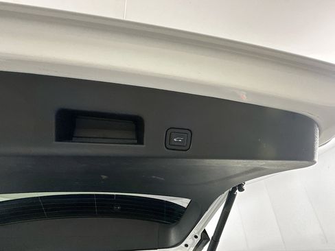 Used 2025 GMC Acadia Elevation image 31