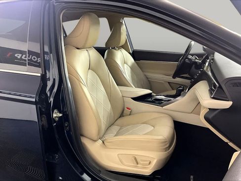 Used 2019 Toyota Camry XLE w/ Driver Assist Package FWD image 9