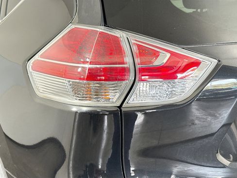 Used 2016 Nissan Rogue SV w/ SV Premium Package image 36