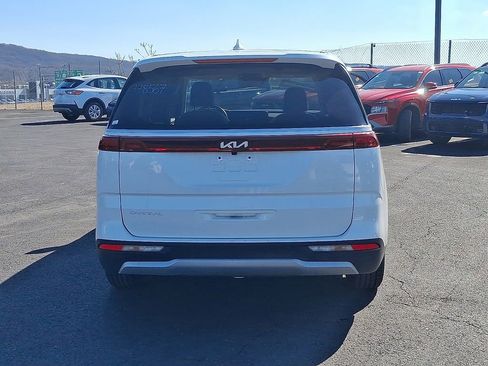 Certified 2024 Kia Carnival LX image 5