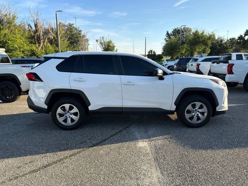 Used 2022 Toyota RAV4 LE FWD image 4