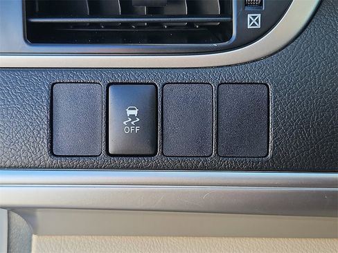 Used 2014 Toyota Camry LE image 23