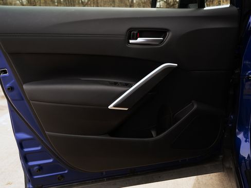 Used 2024 Toyota Corolla Cross XLE image 37