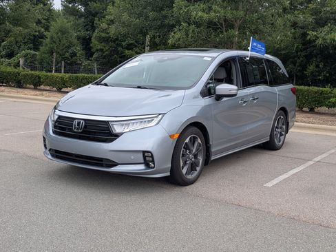 Used 2023 Honda Odyssey Elite image 8