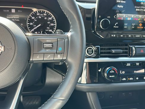 Certified 2024 Nissan Pathfinder SL w/ Black Appearance Package image 14