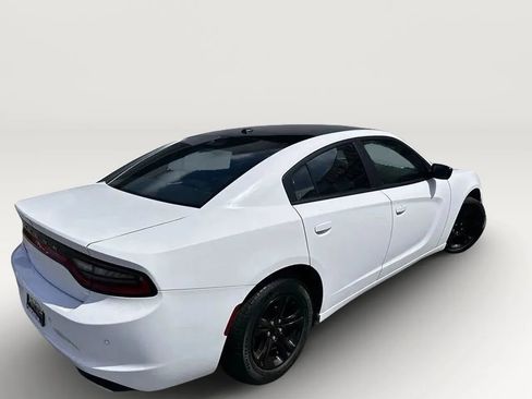Used 2022 Dodge Charger SXT RWD image 9