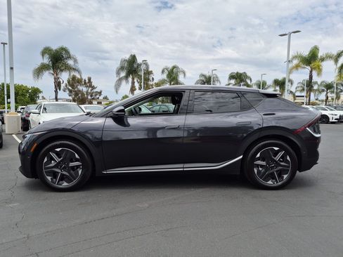Used 2025 Kia EV6 Light w/ Light LR Technology Package RWD image 7